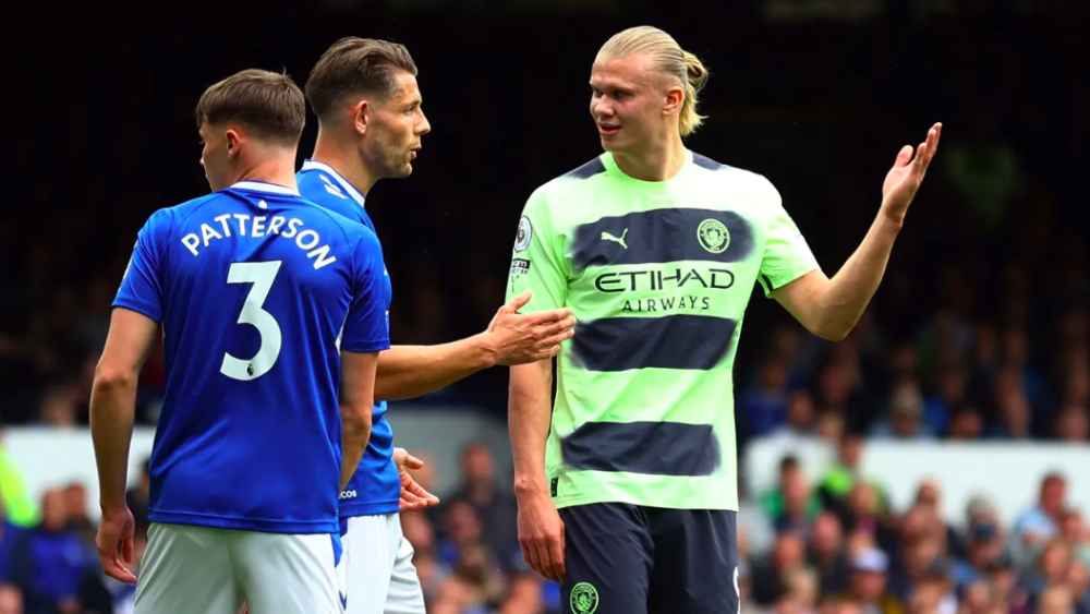  英超争冠格局再生变数，曼城利物浦展开巅峰对话